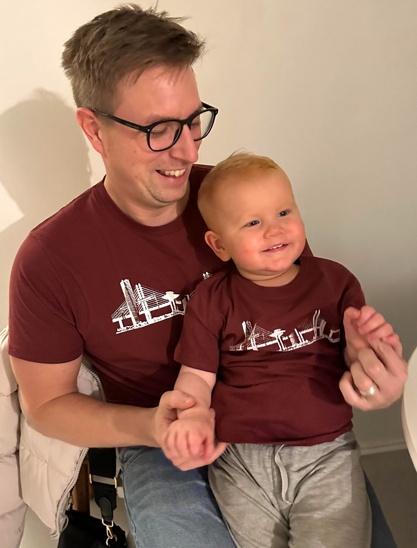 Barn t-shirt Malmö skyline burgundy